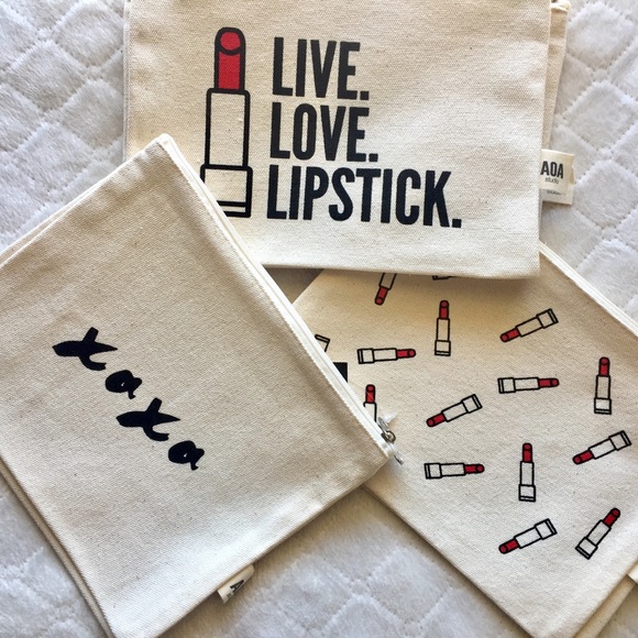 Handbags - 🎉HP❣️ canvas cosmetic bag